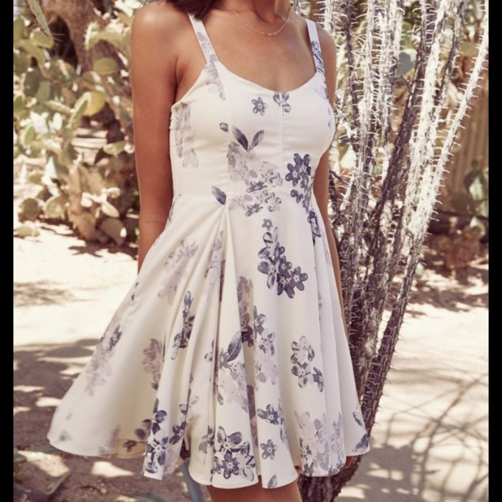 Urban Outfitters Floral Dress - Picture 3 of 8
